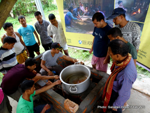 Participants of local CBOs of Greater Manas learning the skill of improved Chulha making for use in commercial establishments like and hotels and restaurants, Schools and households in the vicinity to forest boundary of Greater Manas landscape organized by IFAW-WTI on Wednesday, November 18, 2015. All together 20 participants from Kokrajhar, Chirang and Baksa have been trained under this IFAW-WTI training with tehnical guidance from Assam Energy Development Agency. Photo: Sanatan Deka/IFAW-WTI
