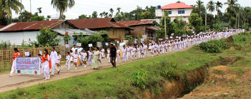 School children of Shankardv Shishu Niketan (SSN) participating at the awareness rally on the occassion on Wildlife Week in Bokakhat joitly organised by International Fund for Animal Welfare (IFAW), Wildlife Trust of India (WTI) and S.S.N., supported by Assam Forest Department on Saturday,3rd October 2015. Photo:Rathin Barman/IFAW-WTI