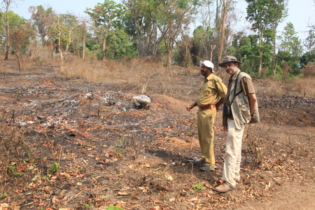 4-vm-with-a-forester-in-wayand-surveying-the-burnt-patches1