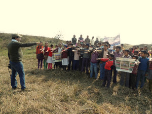arshad-hussain-administering-oath-to-the-students-to-conserve-wetlands_photo-by-narendra-kumar