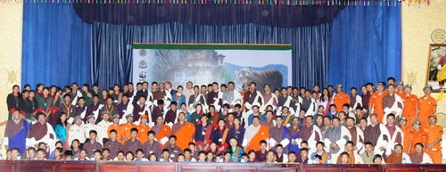 chief-guest-with-participant-and-thimphu-thromdey-students_500x193