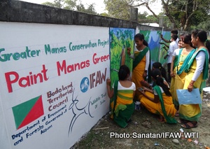 students-taking-part-in-wall-painting-organised-by-ifaw-wti-at-himgiri-high-m_e-school-manas-baksa-14_2_15