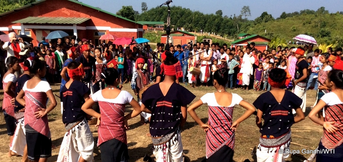 villagers-dancing